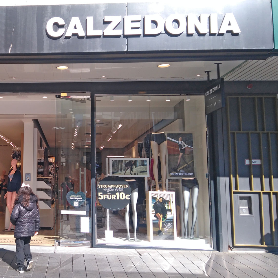 Abbildung: Umbau und Retail Design eines Ladengeschäfts – Calzedonia-Intimissimi in Mannheim P6 20-21