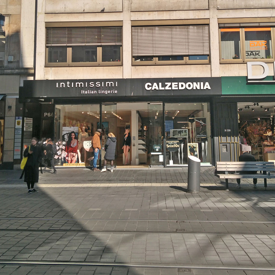 Abbildung: Umbau und Retail Design eines Ladengeschäfts – Calzedonia-Intimissimi in Mannheim P6 20-21