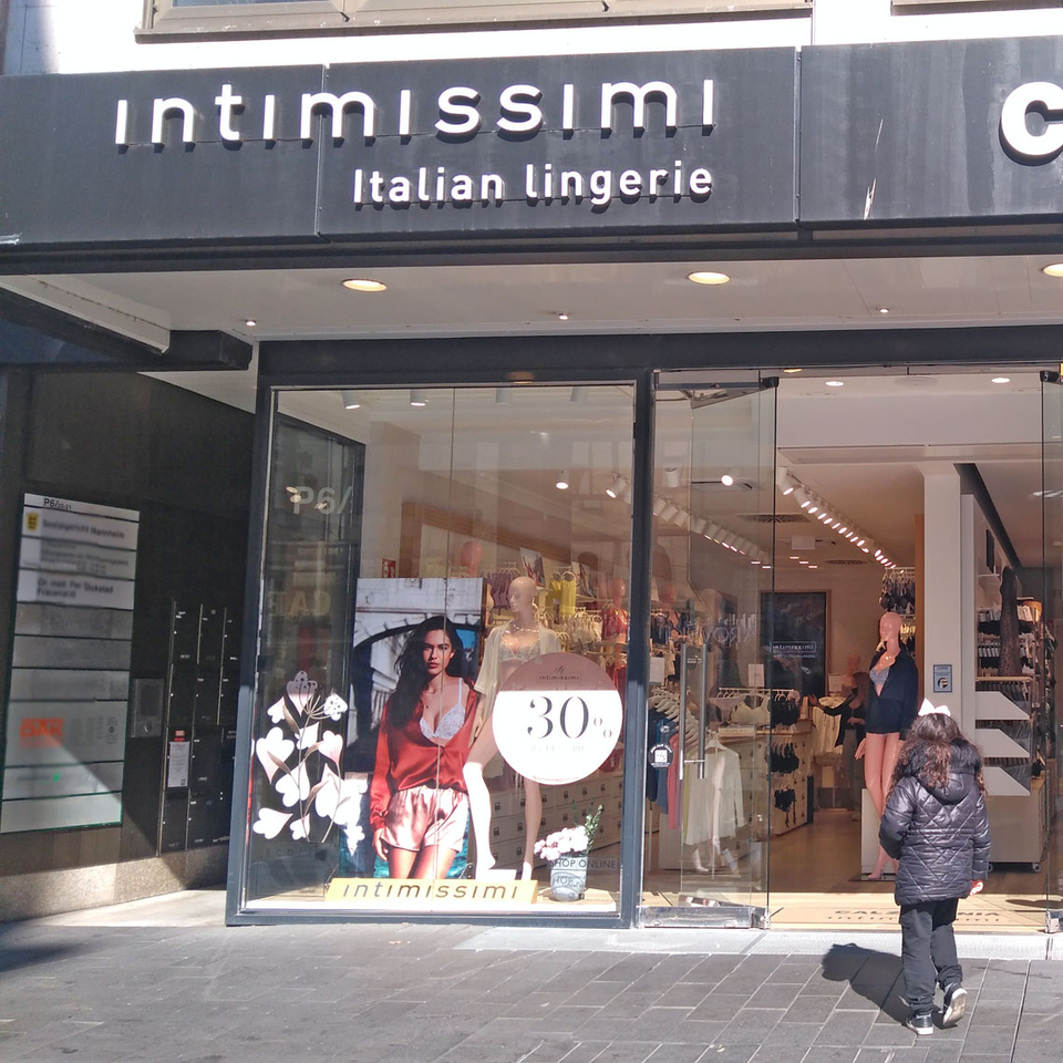 Abbildung: Umbau und Retail Design eines Ladengeschäfts – Calzedonia-Intimissimi in Mannheim P6 20-21