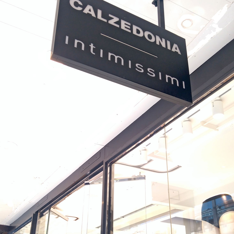 Abbildung: Umbau und Retail Design eines Ladengeschäfts – Calzedonia-Intimissimi in Mannheim P6 20-21